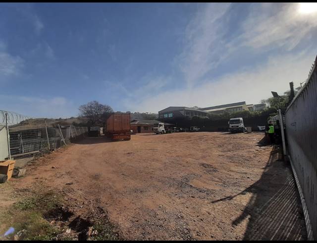 1,660M² INDUSTRIAL YARD TO LET IN WESTMEAD